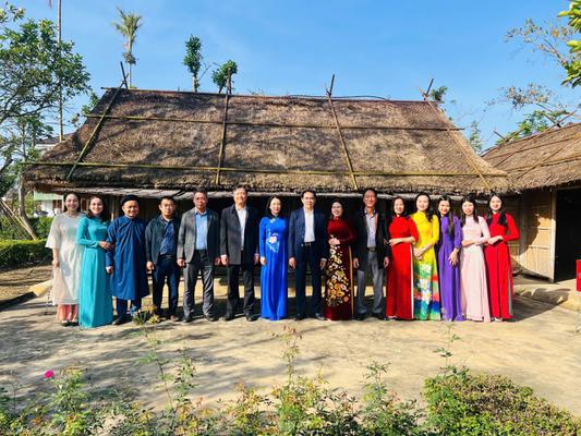 Đồng chí Võ Trọng Hải – Phó Bí thư Tỉnh ủy, Chủ tịch UBND tỉnh Nghệ An dâng hương tại Khu lưu niệm Tổng Bí thư Lê Hồng Phong, Nhà lưu niệm đồng chí Nguyễn Thị Minh Khai và Bảo tàng Nghệ An – Xô Viết Nghệ Tĩnh.