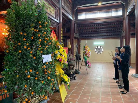 Lãnh đạo sở Văn hóa và Thể thao Nghệ An dâng hương tưởng niệm TBT Lê Hồng Phong trước thềm đón chào năm mới 2021.