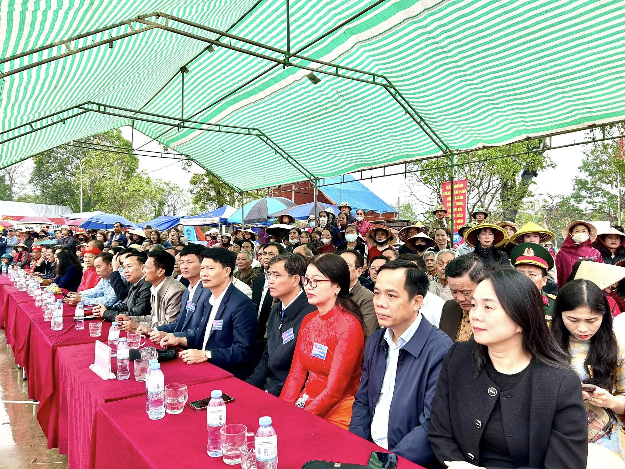 Đại biểu tham dự  lễ hội