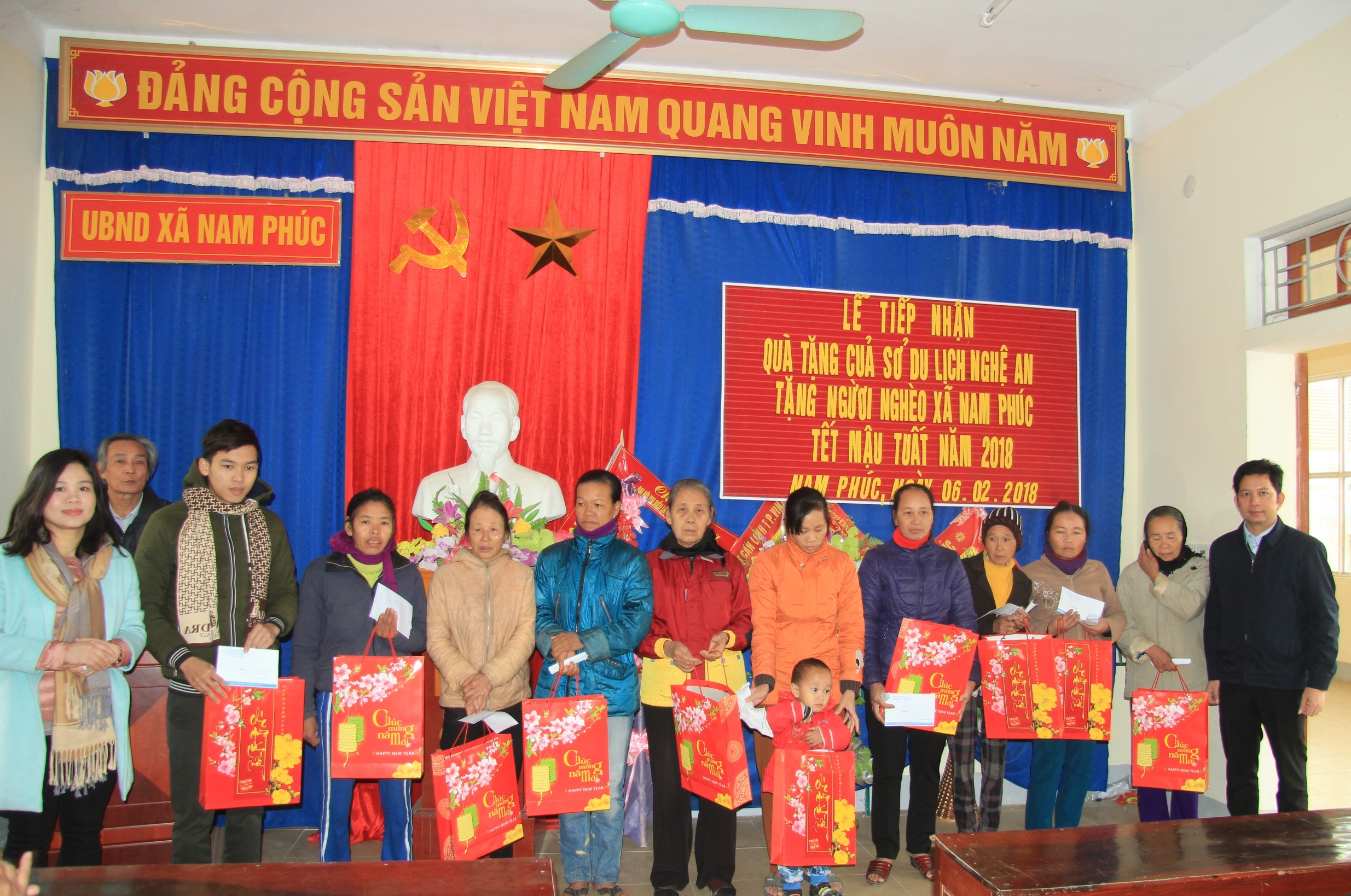 Sở Du lịch Nghệ An tặng quà Tết người nghèo Xuân Mậu Tuất