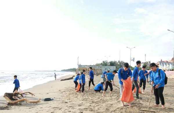 Nghệ An: Ra quân chiến dịch “Hãy làm sạch biển”