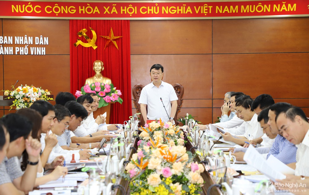 Chủ tịch UBND tỉnh: Thành phố Vinh 'đang mặc một cái áo quá chật chội, cần phải thay áo mới'