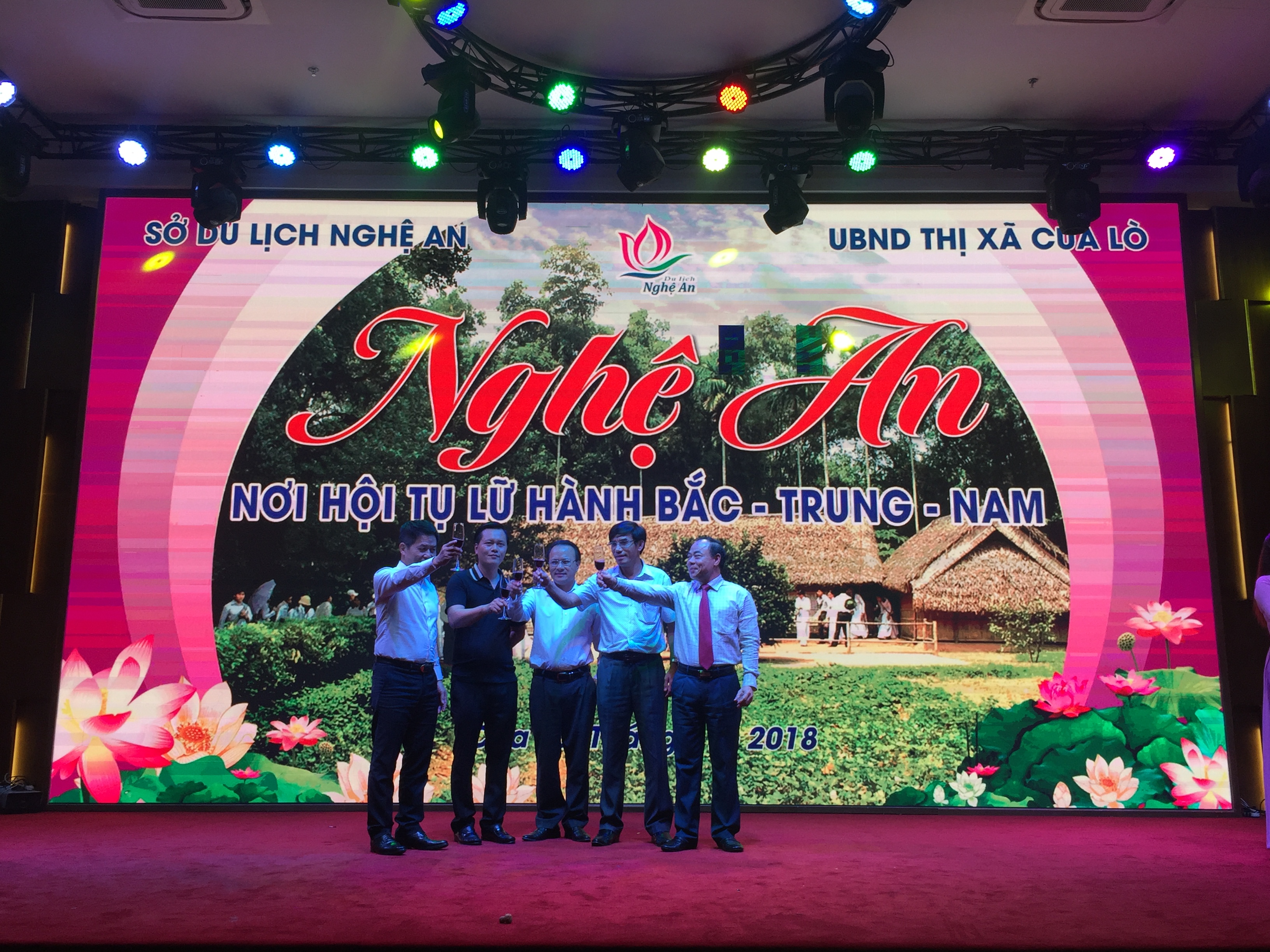 Hơn 50 đơn vị lữ hành Bắc Trung Nam hội tụ tại Nghệ An