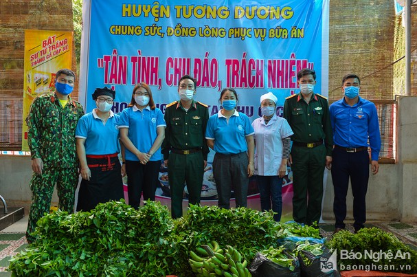 Những nghĩa cử đẹp ở khu cách ly huyện miền núi Nghệ An