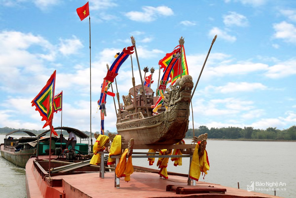 Vẻ đẹp của ngôi đền cổ gắn với Lễ Rước Hến nổi tiếng