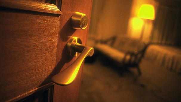 Làm sao để biết phòng khách sạn bạn ở có an toàn hay không?