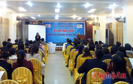 Bồi dưỡng kỹ năng văn hóa giao tiếp, ứng xử trong khách sạn nhà hàng