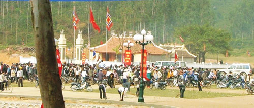 Viếng di tích vua Mai