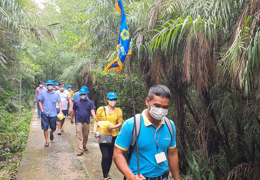 'Du lịch bong bóng' phá băng