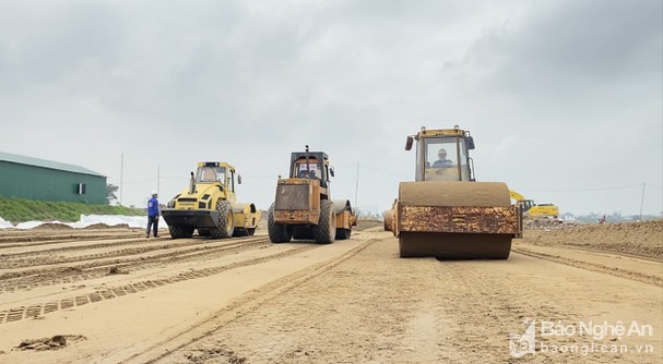 Cao tốc Bắc - Nam đoạn Diễn Châu – Bãi Vọt: Đồng loạt ra quân thi công