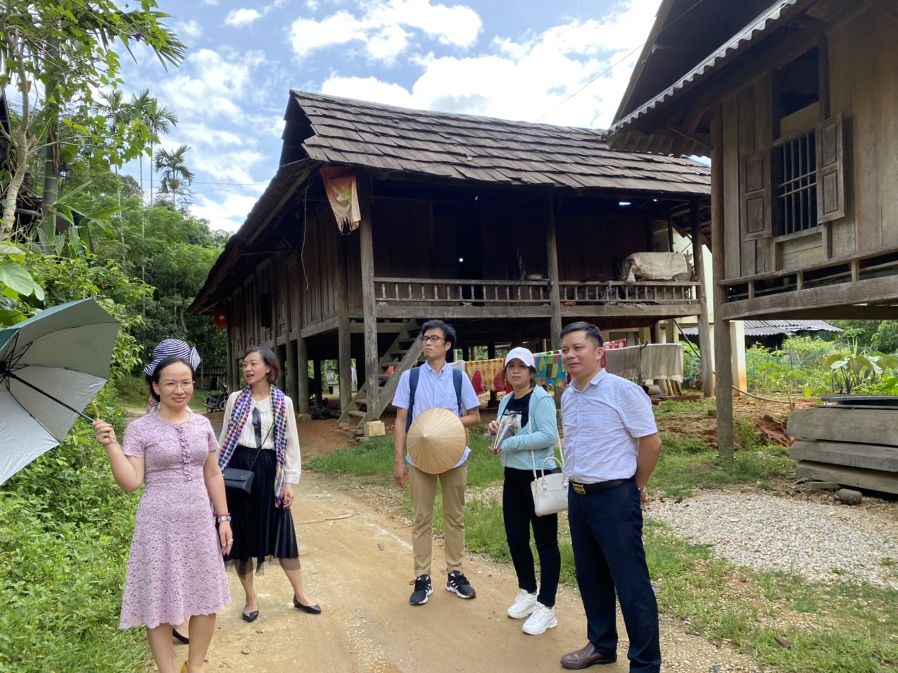 Khảo sát, xúc tiến xây dựng tour du lịch cộng đồng miền Tây Nghệ An