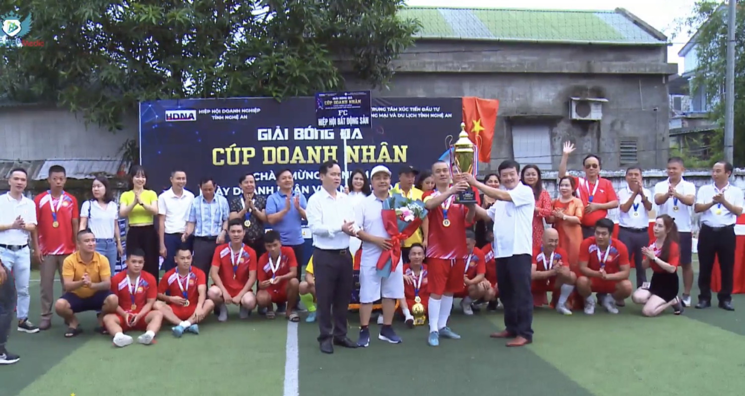 Bế mạc Giải bóng đá Cúp Doanh nhân Nghệ An lần thứ nhất