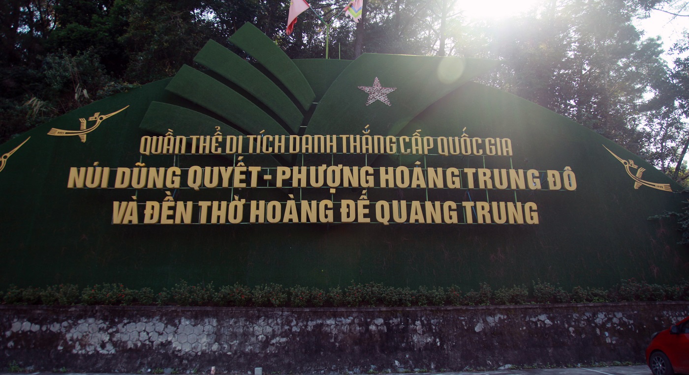 Núi Dũng Quyết và khu vực Phượng Hoàng Trung Đô