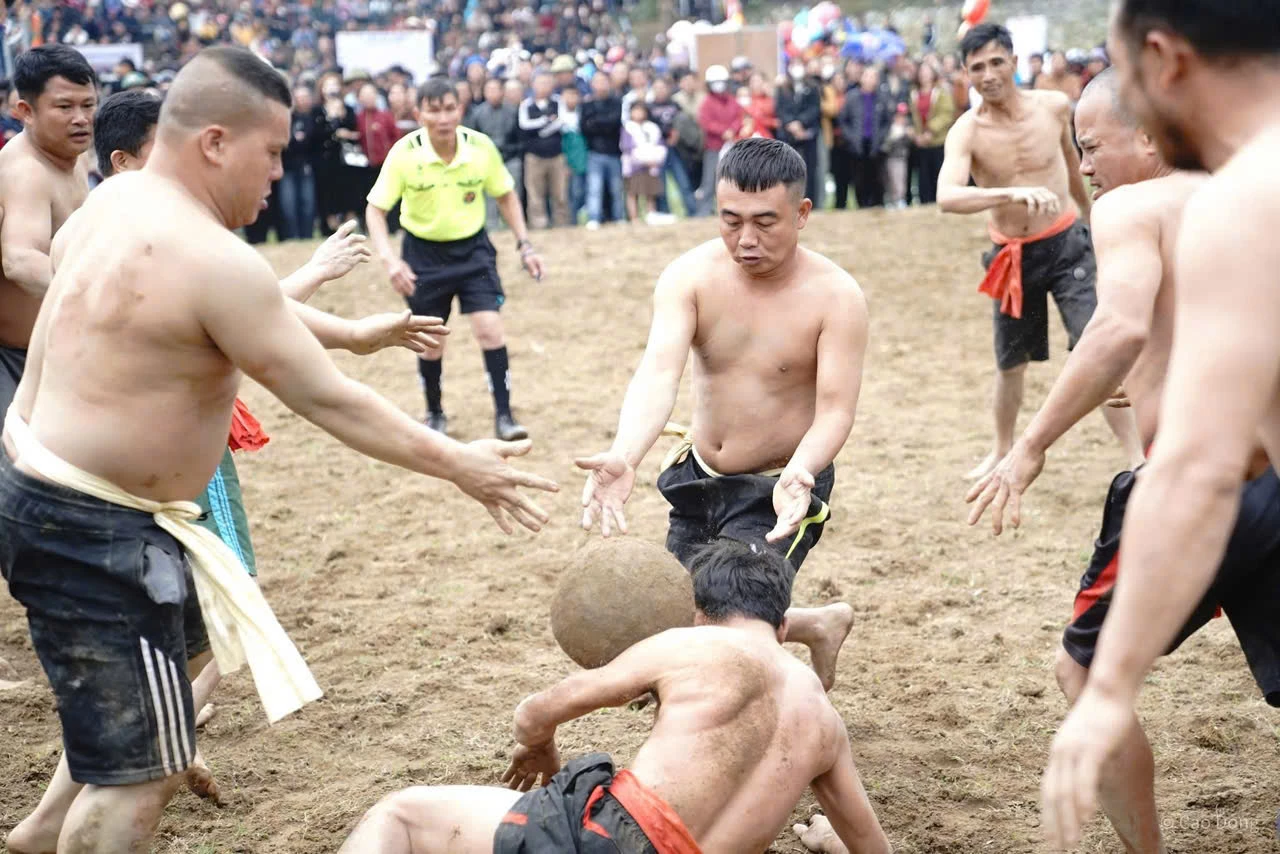 Vật Cù Đền Bạch Mã – Nơi Hội Tụ Sức Mạnh Và Tinh Thần Đoàn Kết